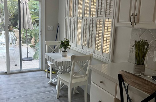 Boca Raton Cottage | Darling Cottage in East Boca close to beach, restaurants, and shopping