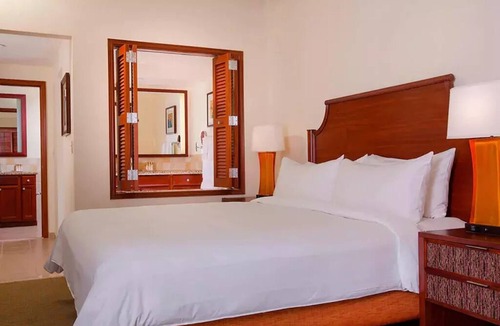 Ko Olina Resort | Deluxe Ocean View Studio Marriott Ko Olina Beach Club! 6/25/2027 - 7/2/2027.