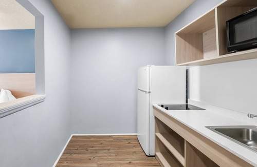 Cary Apartment | Deluxe Studio at Extended Stay Cary 3