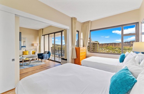 Waikiki Apartment | Diamond Head and Partial Ocean views with 2 Beds and Parking