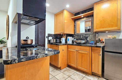 Waikiki Apartment | Diamond Head view Studio in Waikikiᨒ ⛰︎ ོ ☀︎𓂃⛱—Pool+A/C—½Block to Waikiki Beach