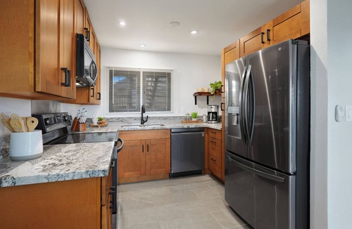 Lihue Condo | Direct Ocean Front, Renovated1 Bdrm Condo with Sweeping Views of the East Shore