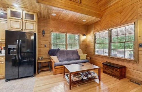 Wise House | Dock & Fire Pit! Lake Gaston Cabin in Macon