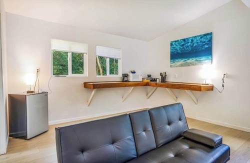 Kapoho Apartment | Dog-Friendly Pahoa Studio Near the Beach & Town with Fast WiFi