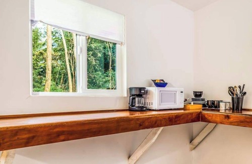 Kapoho Apartment | Dog-Friendly Pahoa Studio Near the Beach & Town with Fast WiFi