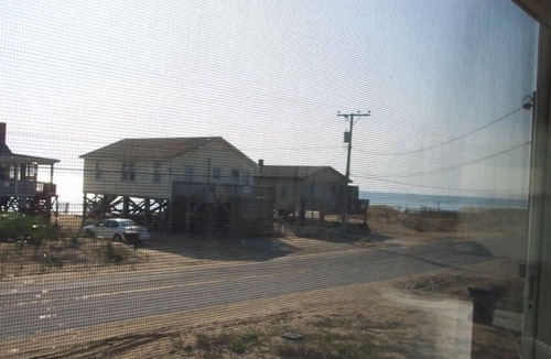 Sea Retreat House | Don't miss out on fall dates and amazing rates. Great Location & Fido-friendly.