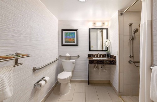 Thornton Hotel | DoubleTree by Hilton Denver - Thornton