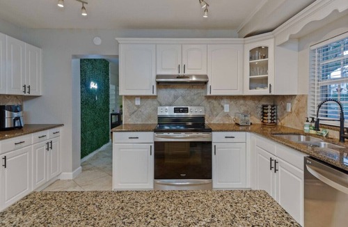 Lake Eola Heights House | Downtown Gem w/Jacuzzi + Basketball + Games!