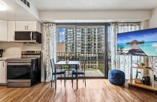 Downtown Honolulu Apartment | Downtown Honolulu Condo | AC W/D Parking