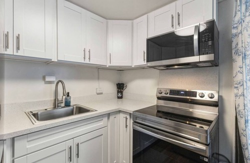 Downtown Honolulu Apartment | Downtown Honolulu Condo | AC W/D Parking