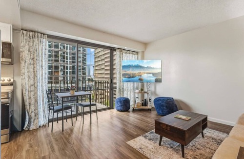 Downtown Honolulu Apartment | Downtown Honolulu Condo | AC W/D Parking