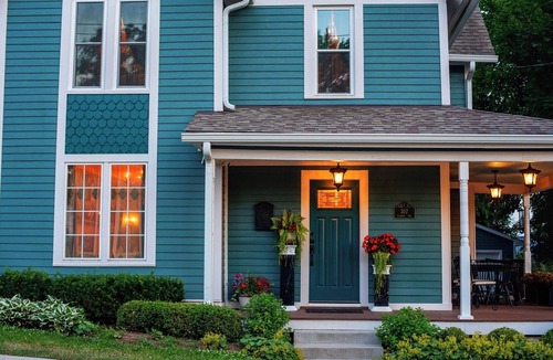 St. Charles House | Downtown St. Charles: Walk to Bars & Restaurants
