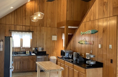 Whalehead Beach House | E-SEA-LIVIN' Oceanside Coastal Cottage in Corolla, 4 min walk to the beach!