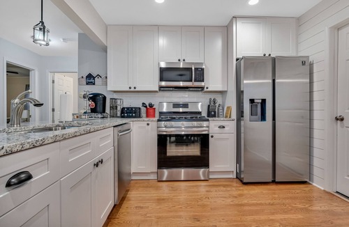 Atlanta House | East Atlanta Gem - 3BR/2BA home, Fenced-in backyard/patio/Mins to downtown ATL