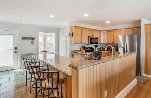 Beachwalk House | Ebb Tide Beach Cottage on Harbor Island: Ocean Views, Resort Pool, and Family Fun!