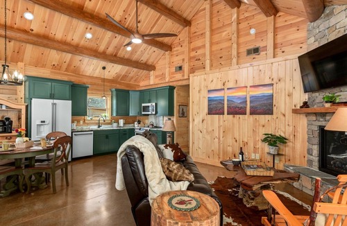 Hendersonville Cabin | Ecusta Trailhead Cabin, bring our bikes