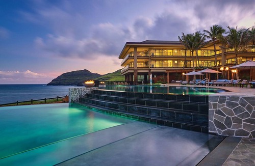 Lihue Condo | Elite 4-Bedroom Signature Suite w/Living Area and Grand Oceanfront Balcony