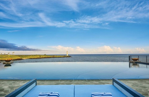 Lihue Condo | Elite 4-Bedroom Signature Suite w/Living Area and Grand Oceanfront Balcony