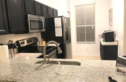 Regal Palms House | Elite end unit, sleeps 10, 5 min walk to pool, many extras. Close to Disney.