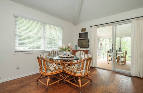 Cedar Mountain House | Emerald Lake Cottage - Families - Fishing - Biking