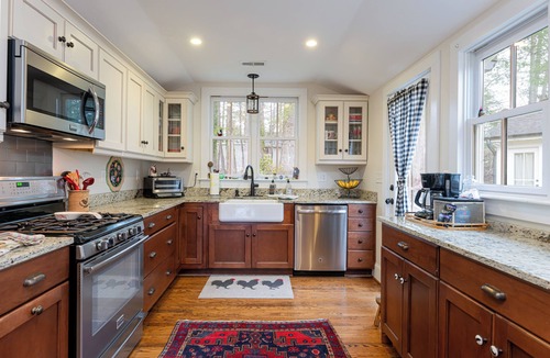 Valley Hill House | Endearing Lakeside Private Retreat
