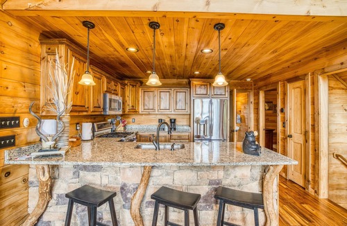 Blue Ridge Cabin | Endless Views, Secluded Cabin Hot Tub & Fireplaces