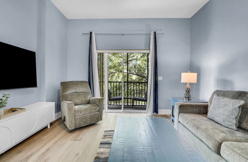 Bahama Bay Condo | Exclusive hot tub condo, 10 min to Disney