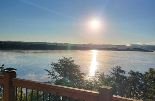 Dandridge House | Exclusive Lakefront Retreat - Spacious 5 bdr house in Dandridge on Douglas Lake