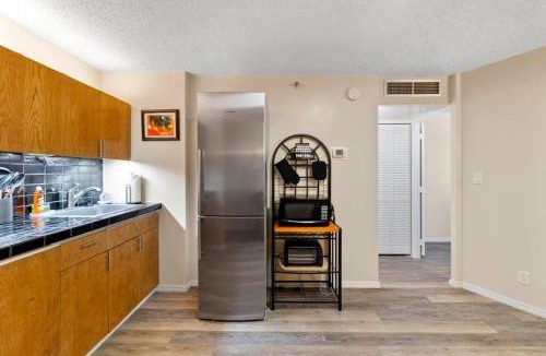 Downtown Honolulu House | Executive Center 1604