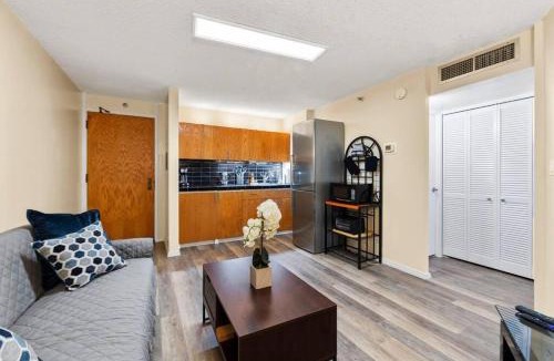 Downtown Honolulu House | Executive Center 1604