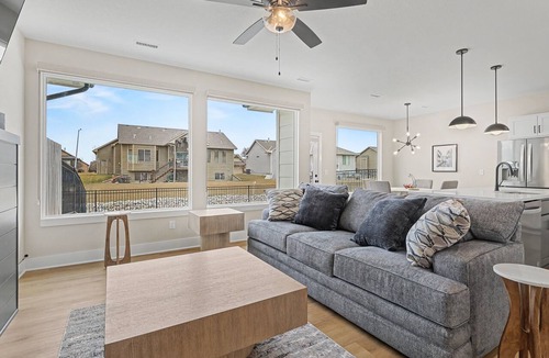 Greenwich House | Executive Home in Andover, 4 BR, Fully Furnished with Office and EV Charger