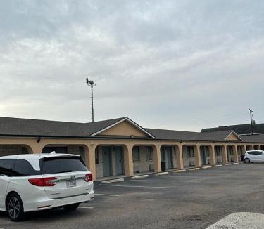 Robstown Hotel | Executive Inn Robstown