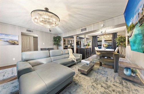 Old East Dallas Condo | Experience elevated comfort in this upscale 2-bedroom Dallas condo with pool views and exclusive access to an award-winning courtyard featuring a resort-style pool, hot tub, dry sauna, and lush lounge areas. Enjoy a 77″ smart TV, sleek leather sofa,