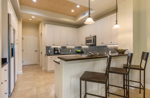 Kulalani Condo | Experience luxury at Mauna Lani's Palm Leaf condo, a spacious 2BR retreat in Kamuela.