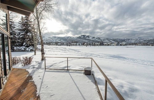 Park Meadows House | Experience luxury at Park City Lakeview Cottage 01, 2 beds, stunning ski slope views.