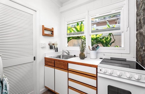 Kahaluu Bay House | Experience Paradise At Our Modern Hawaiian Cottage With Ocean Across The Street
