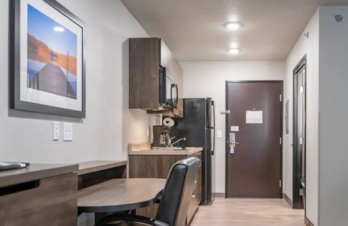 Westgate Hotel | Extended Stay Comfort in Room with Full Kitchen Near Zing Zumm Children's Museum