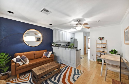 Faubourg Delassize Condo | Extended Stay High-End Garden District Condo on St. Charles Streetcar Line