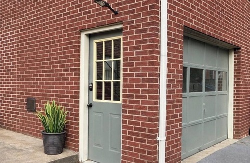 Oakwood Historic District House | Extended Stay NW Hickory 1 King and 2 Queen Beds, Workspace, Washer Dryer