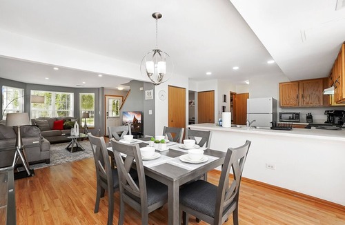 Romeoville House | Extended Stay Romeoville FHS Rental - Harmony