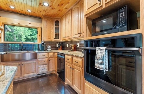 Purlear Cabin | Family Friendly 3 Bear Cubs Cabin-Buck Mtn-EV Charger,AC,Views