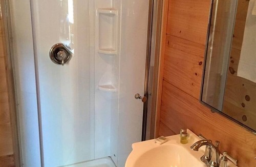 Purlear Cabin | Family-Friendly Cabin Rental with Wi-Fi near Blue Ridge Parkway, North Carolina