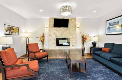 Joliet Hotel | Family-Friendly Joliet Stay—Close to Speedway, Mall, and Rialto Theatre