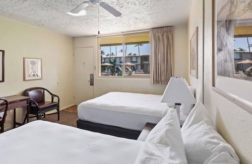 Kahului Hotel | Family Getaway | 3 Pet Friendly Units | Outdoor Pool | 1.9 mi to Paukukalo Beach
