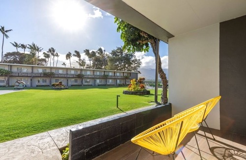 Kahului Hotel | Family Getaway | 3 Pet Friendly Units | Outdoor Pool | 1.9 mi to Paukukalo Beach