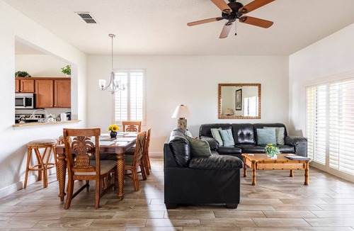 Regal Palms House | FamilyFun: 4BR 3.5BA Townhouse near Disney & indoor Pickleball courts