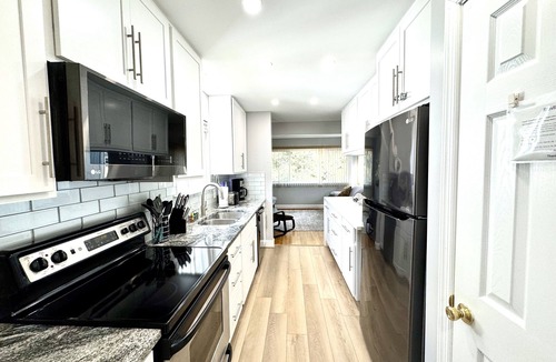 Northeast Virginia Beach House | Fantastic Oceanside house -Short walk to the Beach - NEWLY REMODELED