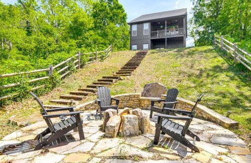 Clyde House | Fire Pit + Mountain Views! Waynesville Escape