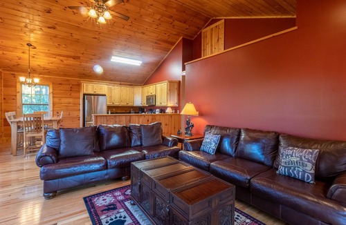 Banner Elk Cabin | Firefly Cabin: Views, Hot Tub, Firepit, Dog Friendly, High-Speed WiFi, 15min to Banner Elk!