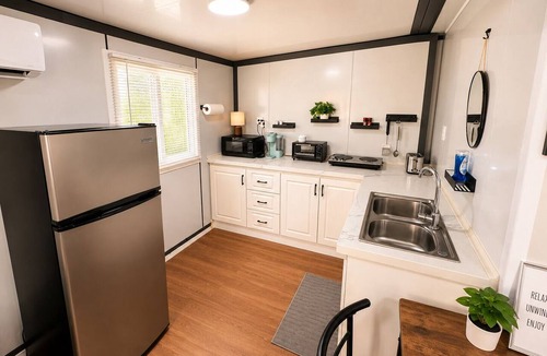 Oberlin House | Firefly Hollow, Fire Pit & Outdoor Shower, 6 Minutes to Coushatta Casino